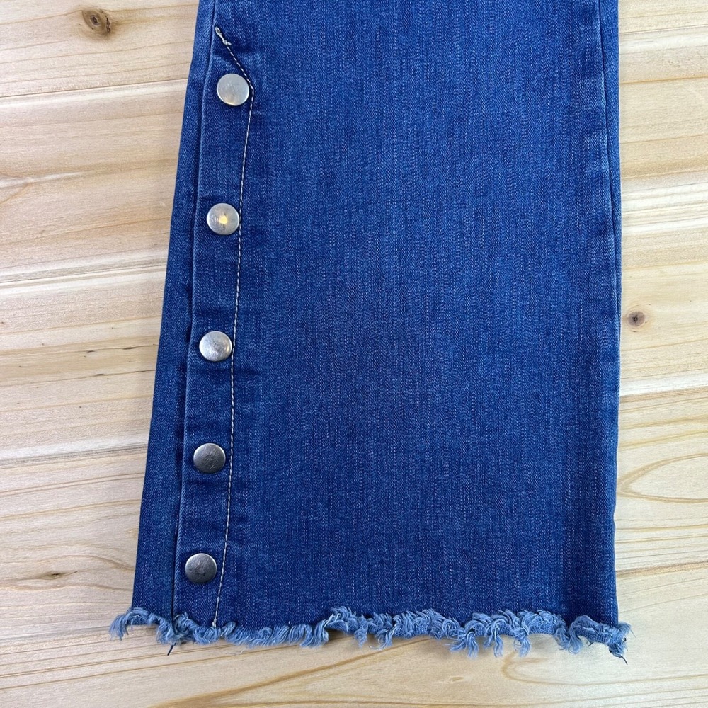 Fashion Nova Jeans Womens 9 Button Flare Fringe Hem Mid Rise Denim Blue Jeans - Picture 3 of 9